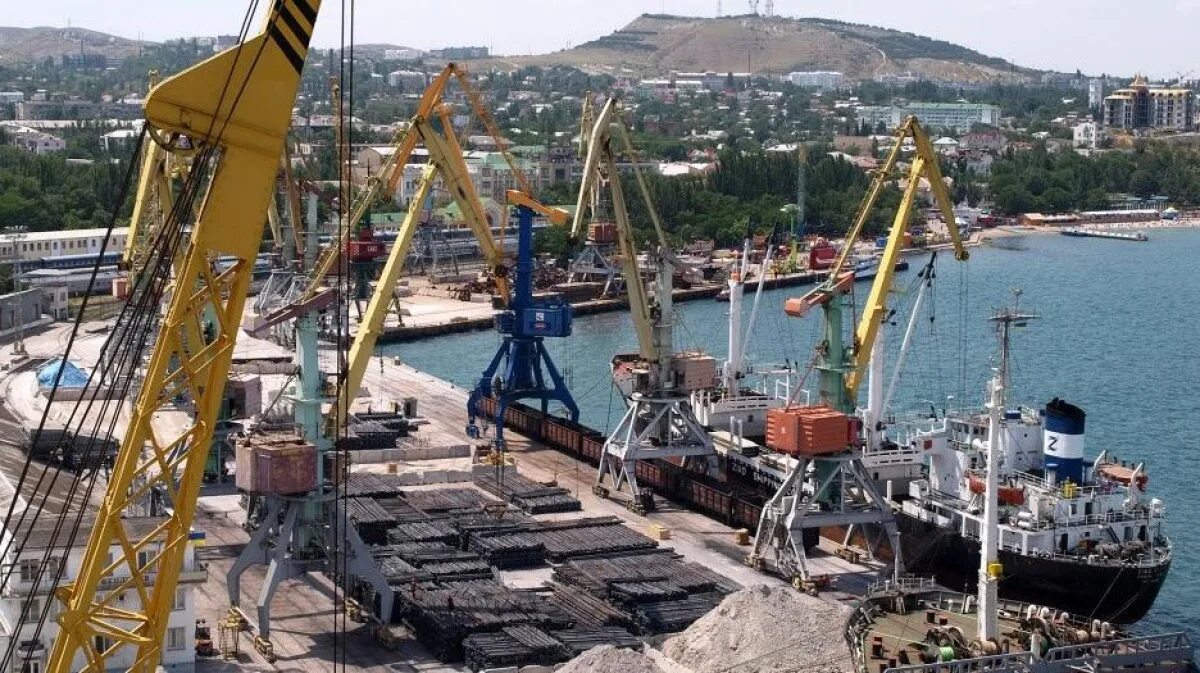 Феодосия морпорт. Порт керчь. Керченский морской торговый порт. Керченский морской порт. Керченский морской рыбный порт.