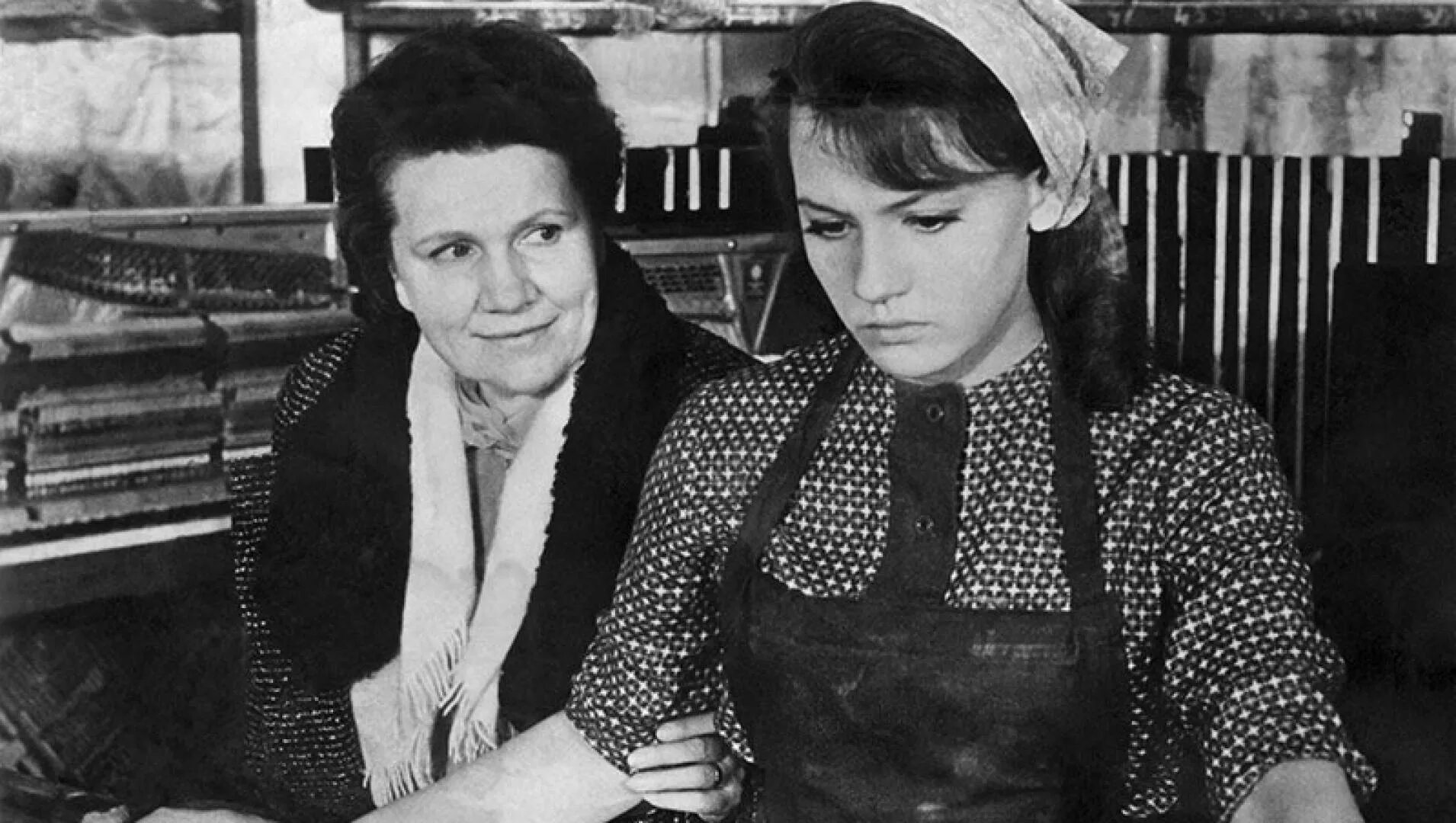 Кадр из фильма женщины 1965. Советский фильм женщины 1965. Галина яцкина женщины 1965. Женщины 1965 год. Галина яцкина и виталий соломин.