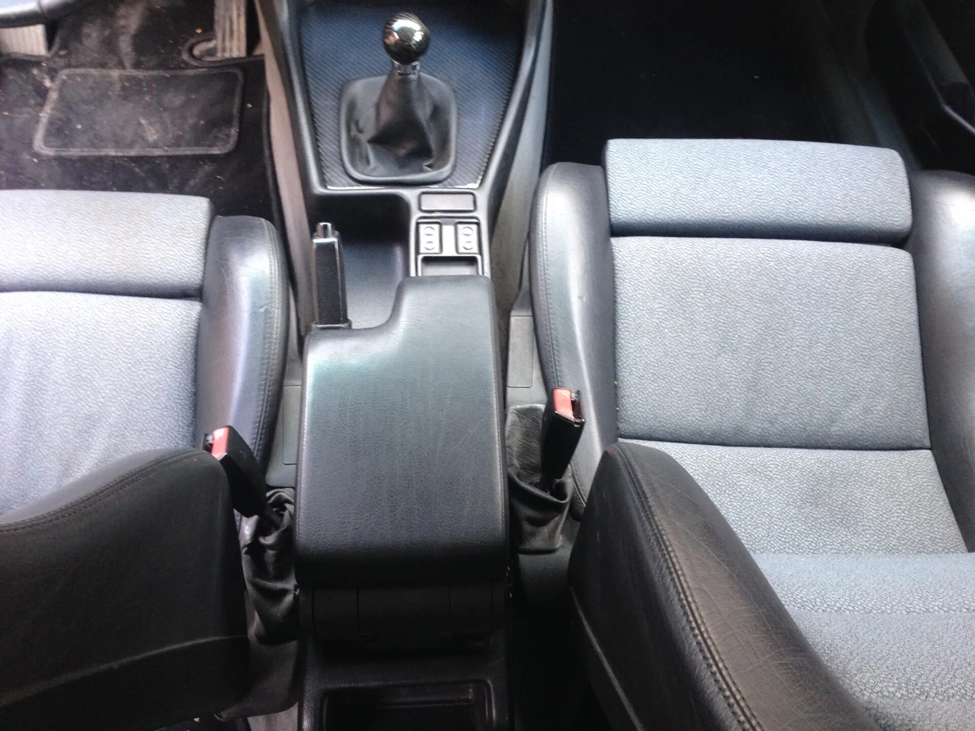 Подлокотник bmw e36 convertible. Подлокотник е46 в е30. Подлокотник в бмв е30. Подлокотник bmw e30. Подлокотник бмв е34.