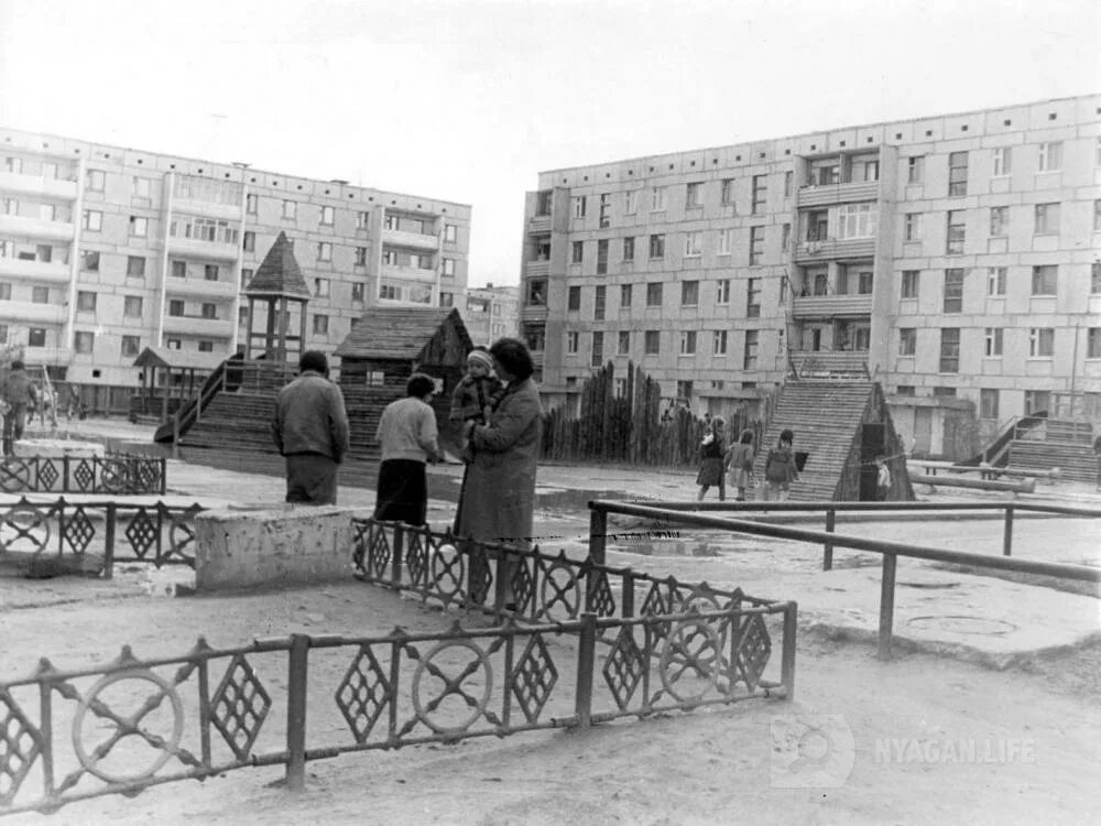 Где 1 микрорайон. Нягань 1985 года. нягань 1990. нягань город 1990. г нягань 1 микрорайон.