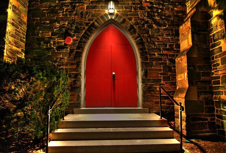 Сказочная дверь. Красная дверь. Треугольная дверь. Сказочная дверь открывается.