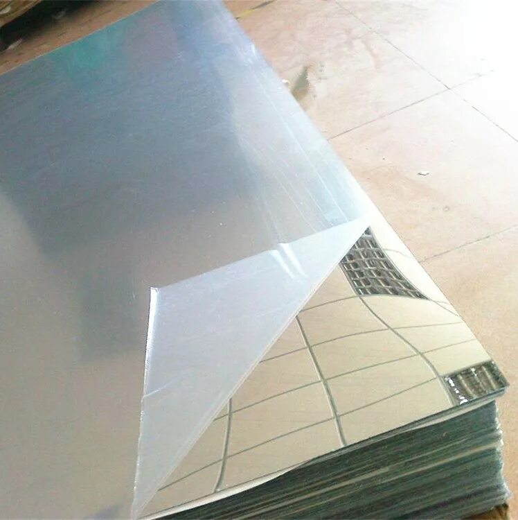 Лист поликарбоната зеркальный. Зеркальный поликарбонат. Зеркальный полистирол metzoplast. Полистирол зеркальный zuroplast, толщина 2 мм, серебро. Зеркальный полистирол 1 мм.