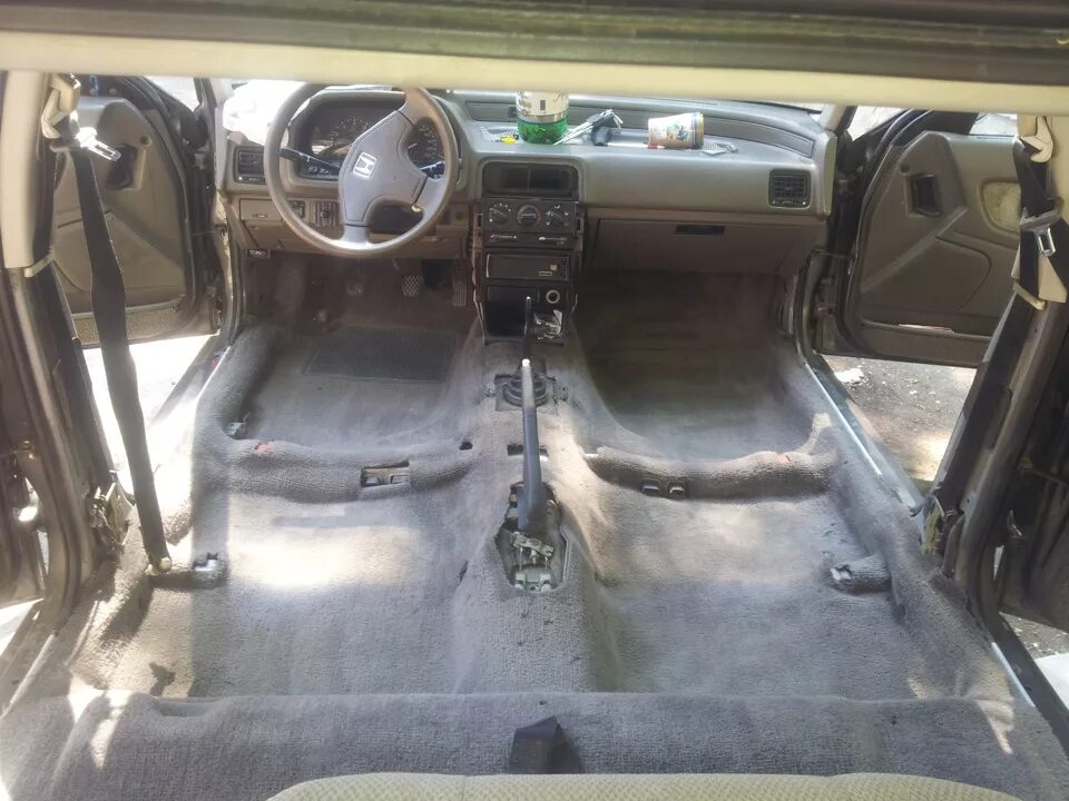 Почему в салоне пыль. Honda concerto салон. машина в пыли. салон машины в пыли от берёзы фото. при поездке по пыли идет пыль в салон ховер5.