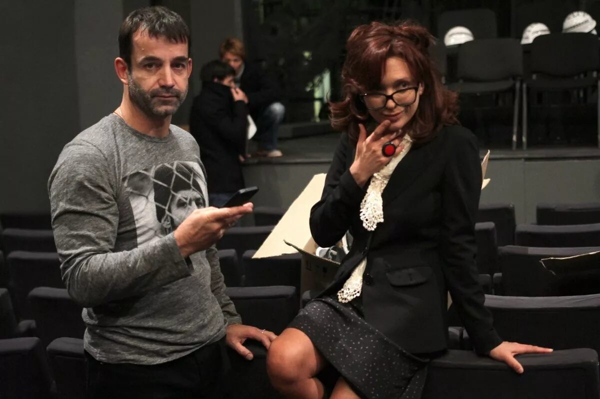 Много нюш. Певица певцова. Ольга дроздова и дмитрий певцов королева марго. Певцов дмитрий анатольевич. Алсу певица.