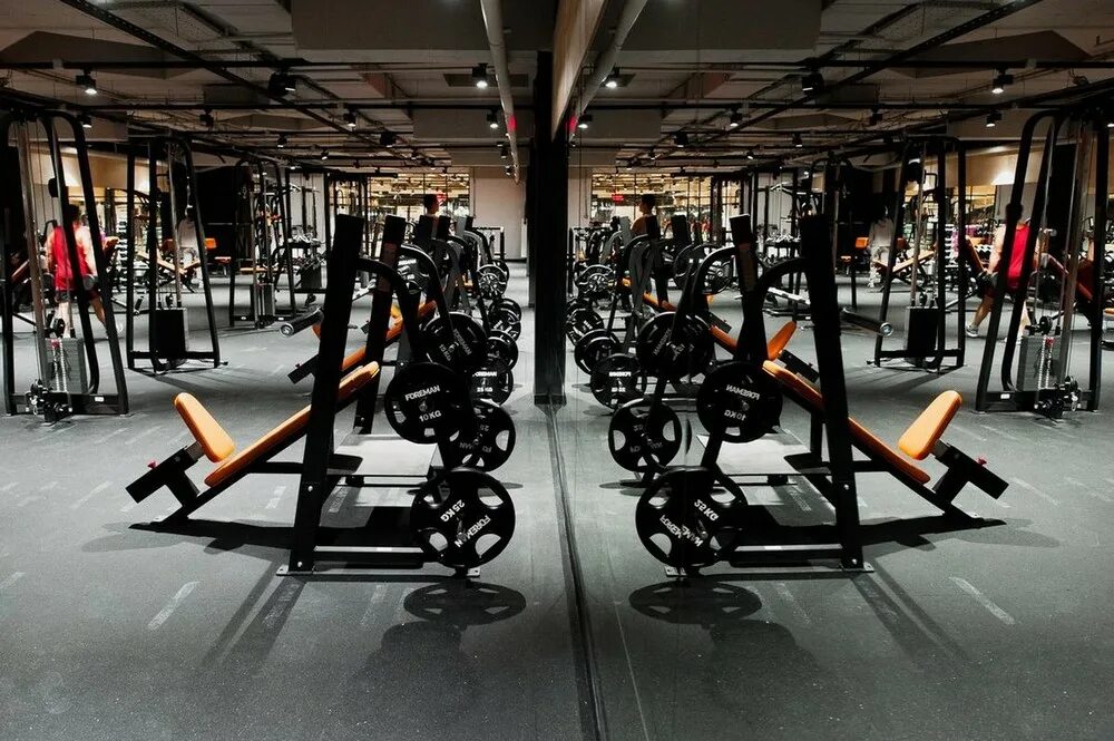 Spirit fitness строгино. Спирит фитнес москва. Spirit fitness дежнева. Spirit fitness строгино. Спортивный зал спирит строгино.