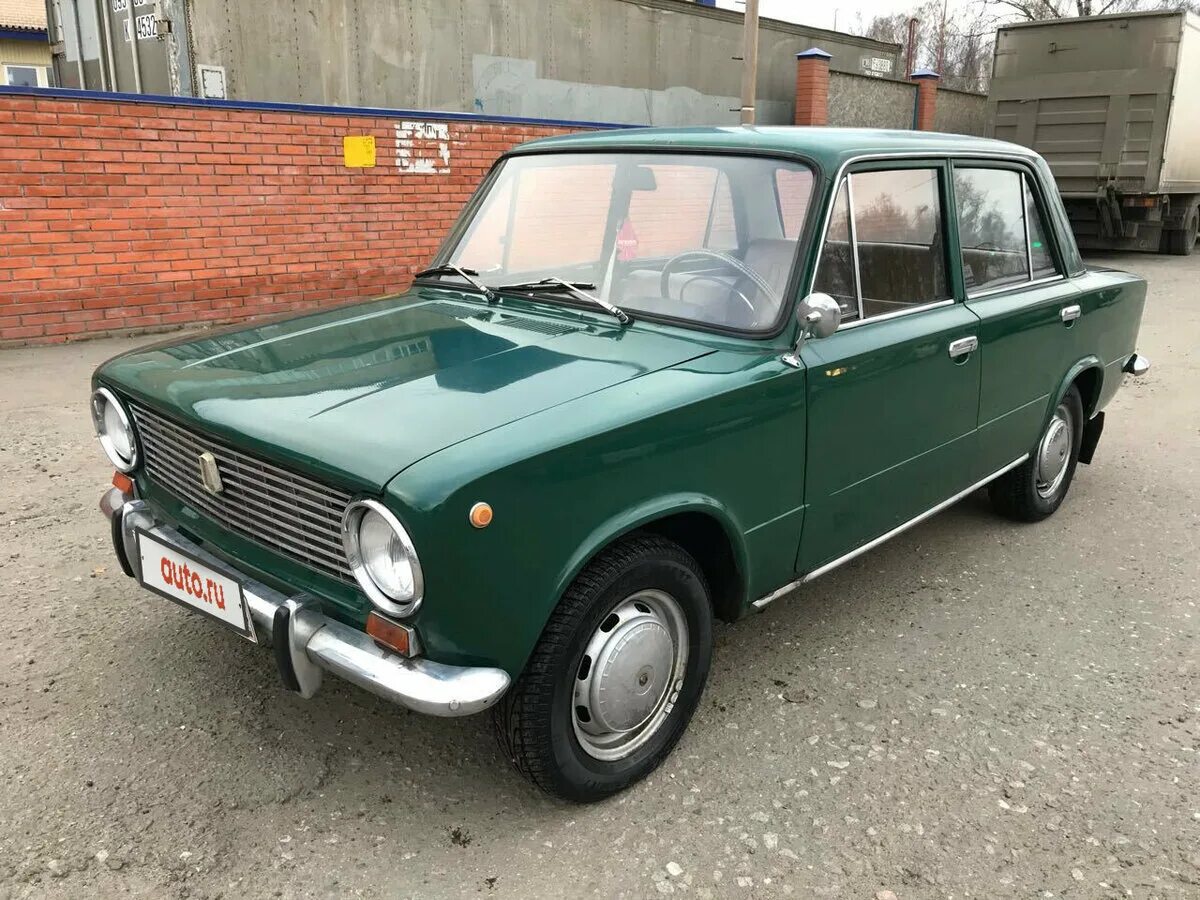 Ваз 2101 1982. Ваз 2101 салатовая. Ваз 2101 зеленый. Ваз 2101 светло зеленый металлик. Жигули 2101.