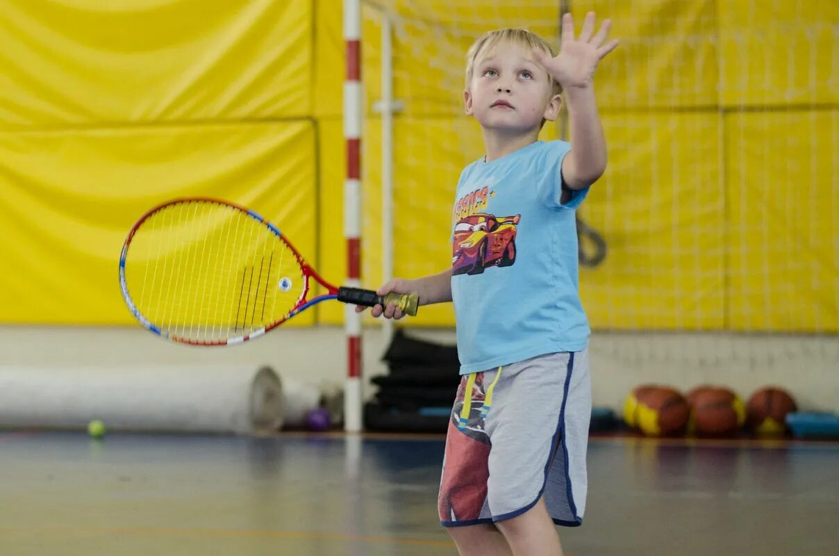 Тренировка по теннису. Теннис девочки. Теннис тренировки для детей. Европейская школа тенниса люблинская 88. Большой теннис дети в школе.