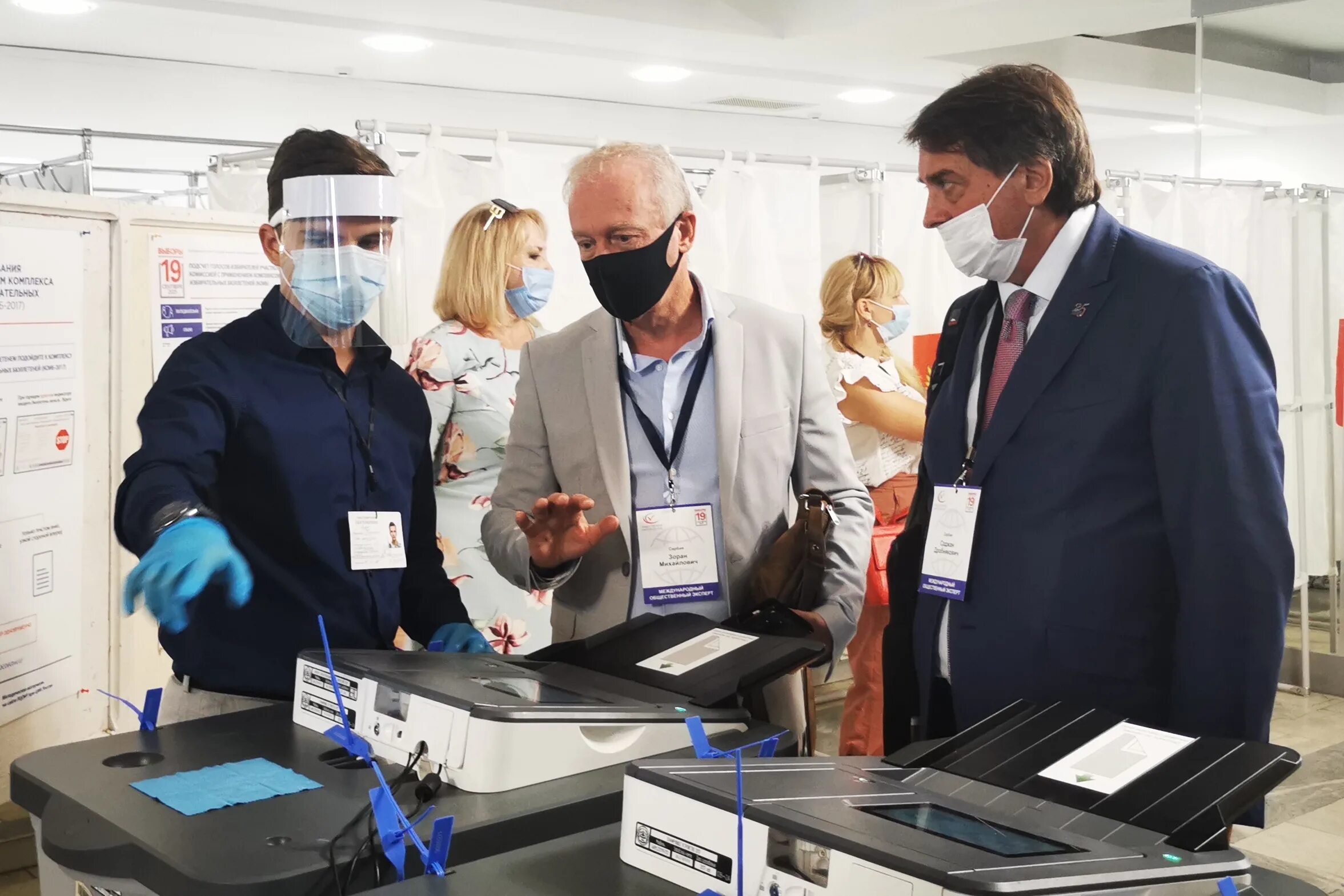 Наблюдатель симферополь. Иностранный наблюдатель на выборах. Наблюдатель симферополь. Наблюдатель симферополь. Видеонаблюдение в магазине.