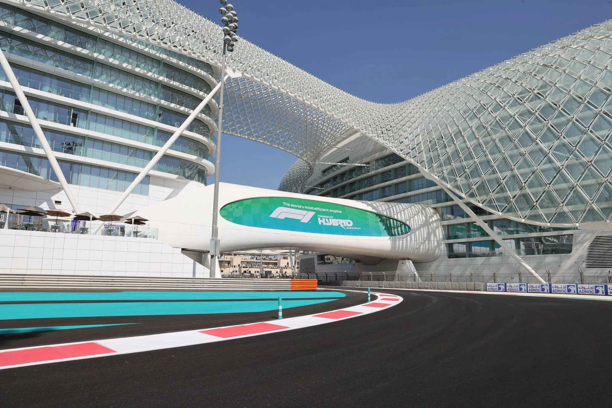 Гран при Абу Даби 2022. Лувр Абу-Даби 2023. Формула 1 Абу Даби 2023.
