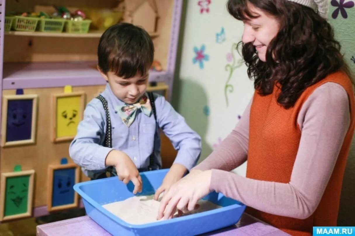 Мышление дошкольника воспитателям. Консультация для родителей развитие логического мышления. Воспитатель с детьми. Консультация для родителей развитие логического мышления у детей. Особенности развития мышления в дошкольном возрасте.