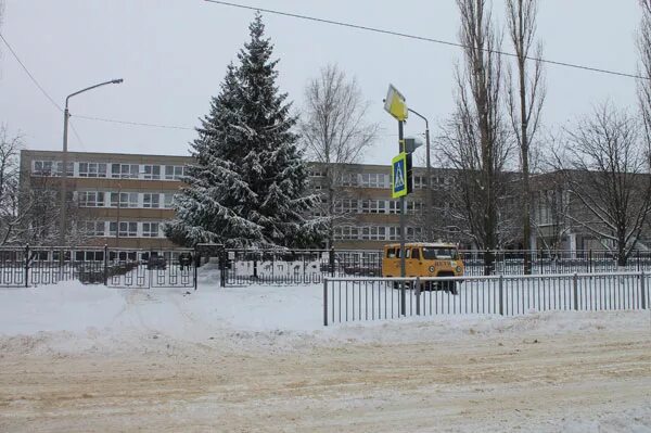 Пос первомайский тамбовской области. Первомайская СОШ Первомайского района Тамбовской области. Первомайский (Первомайский район, Тамбовская область). Поселок Первомайский Тамбов. Тамбов Первомайский район школа.