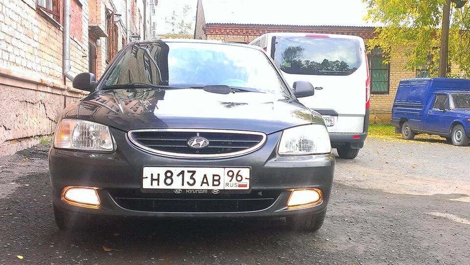 Противотуманные фары accent. Hyundai Accent 2008 год противотуманки. Противотуманки Хендай акцент 2008. ПТФ на Hyundai Accent 2008. Туманки Хундай акцент 2008г.