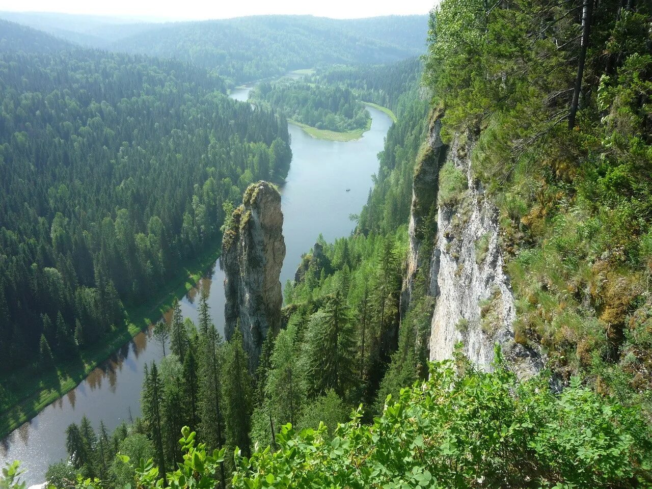 Уральские горы и река урал. Природный парк река чусовая. природные уникумы урала река чусовая. уральские горы пермский край чусовая. уральские горы река чусовая.