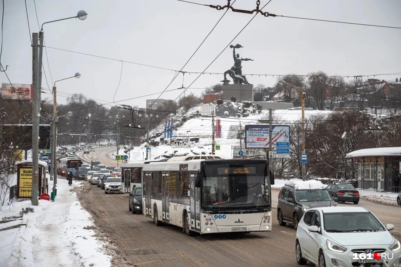 Россия сегодня в ростове на дону. Ростов на Дону снегопад. Снег в Ростове на Дону. Снегопад Ростов 2014. Снегопад 2014 года в Ростове на Дону.