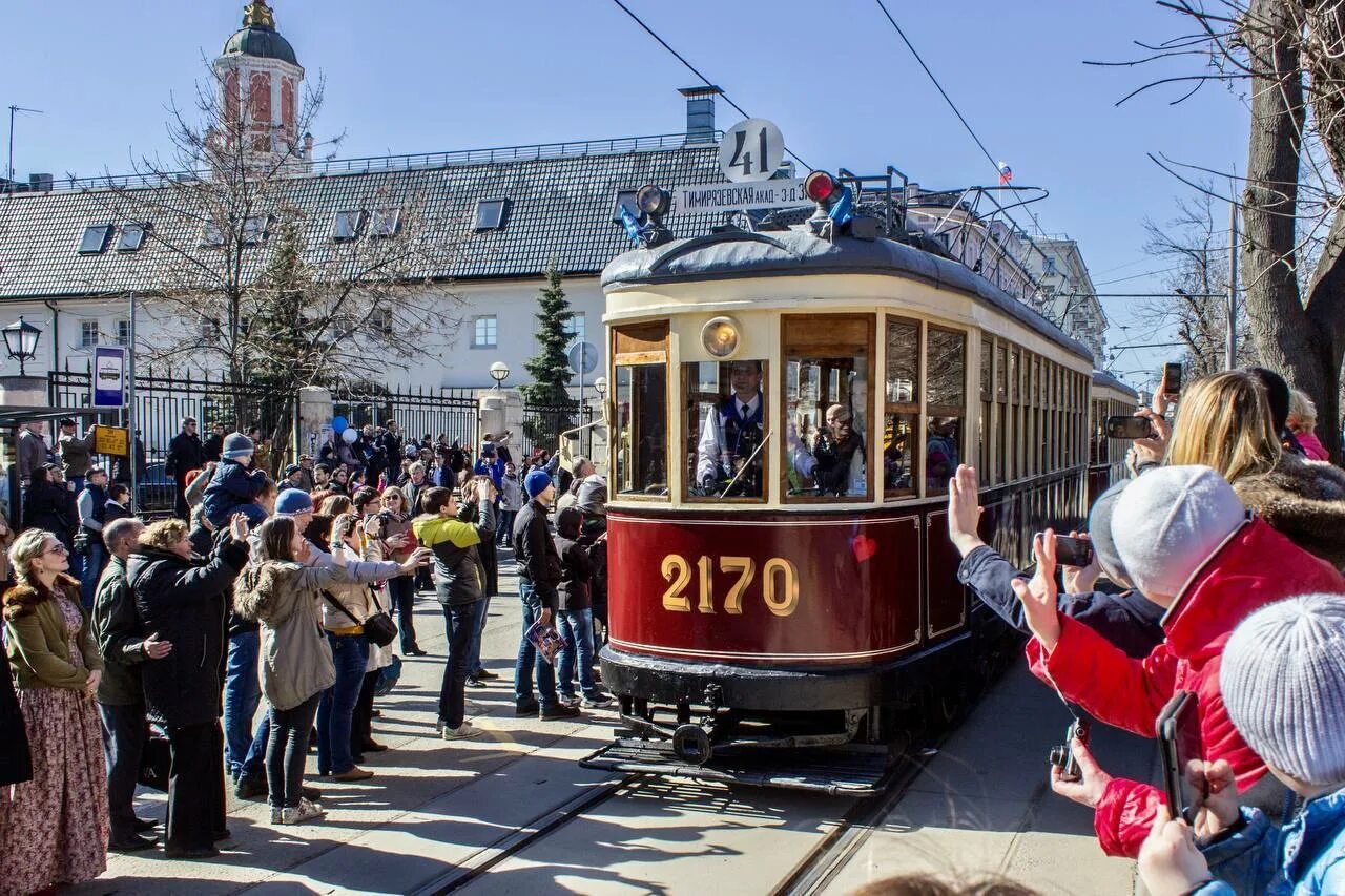 Парад ретро техники 2022 москва. Парад ретро трамваев в москве 2022. Парад ретро техники 2022 москва. Парад ретро автобусов. Городские шествия.