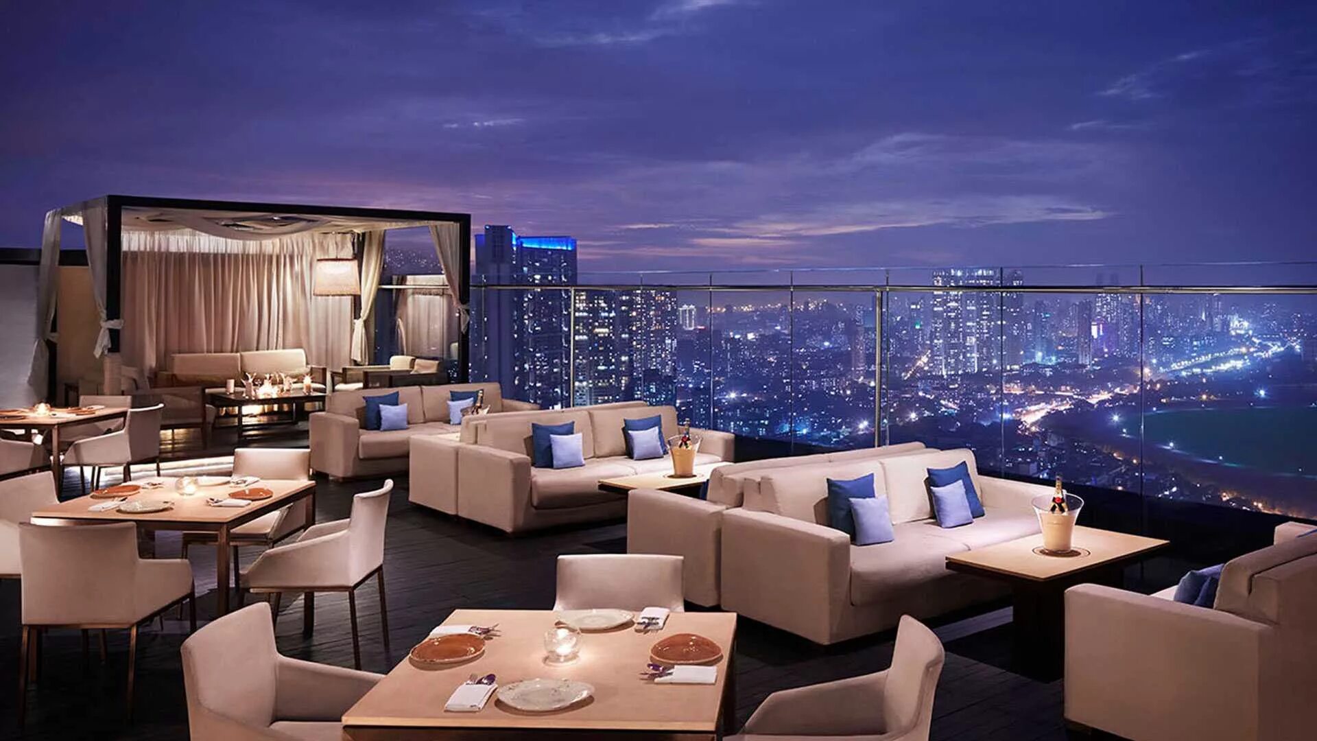 Зал Руфтоп St Regis. «Sky Rooftop Restaurant» ресторан в Стамбуле. Rooftop Москва ресторан. Крыша Скай бар.