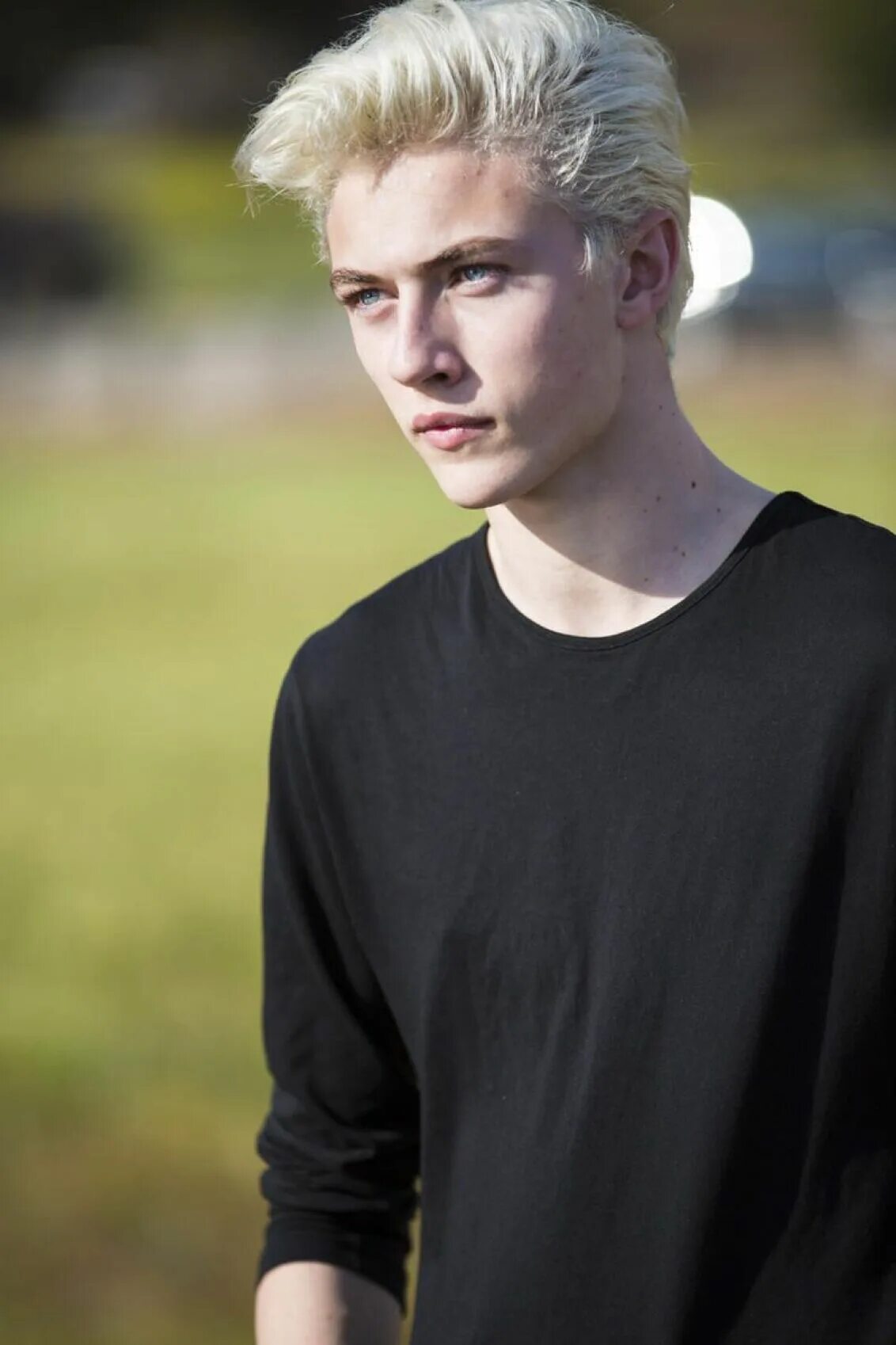 Парни с светлыми волосами. Лаки Блю Смит 2020. Лаки Блю Смит блондин. Lucky Blue Smith Скорпиус Малфой. Лаки Блю Смит 17 лет.