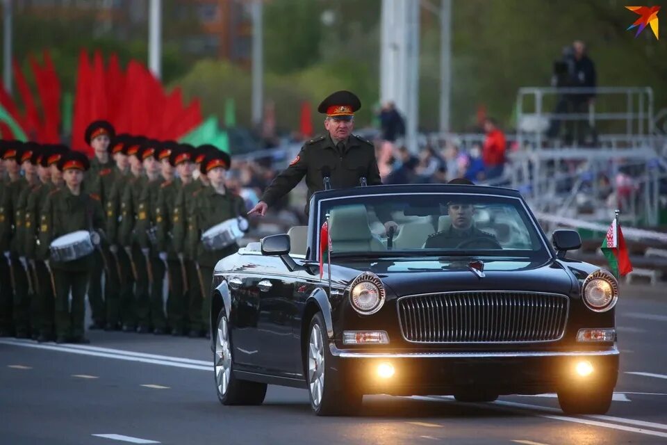 Парад 9 мая минск. Парад победы в минске. парад машин. машины на параде победы. беларусь парад 9 мая.
