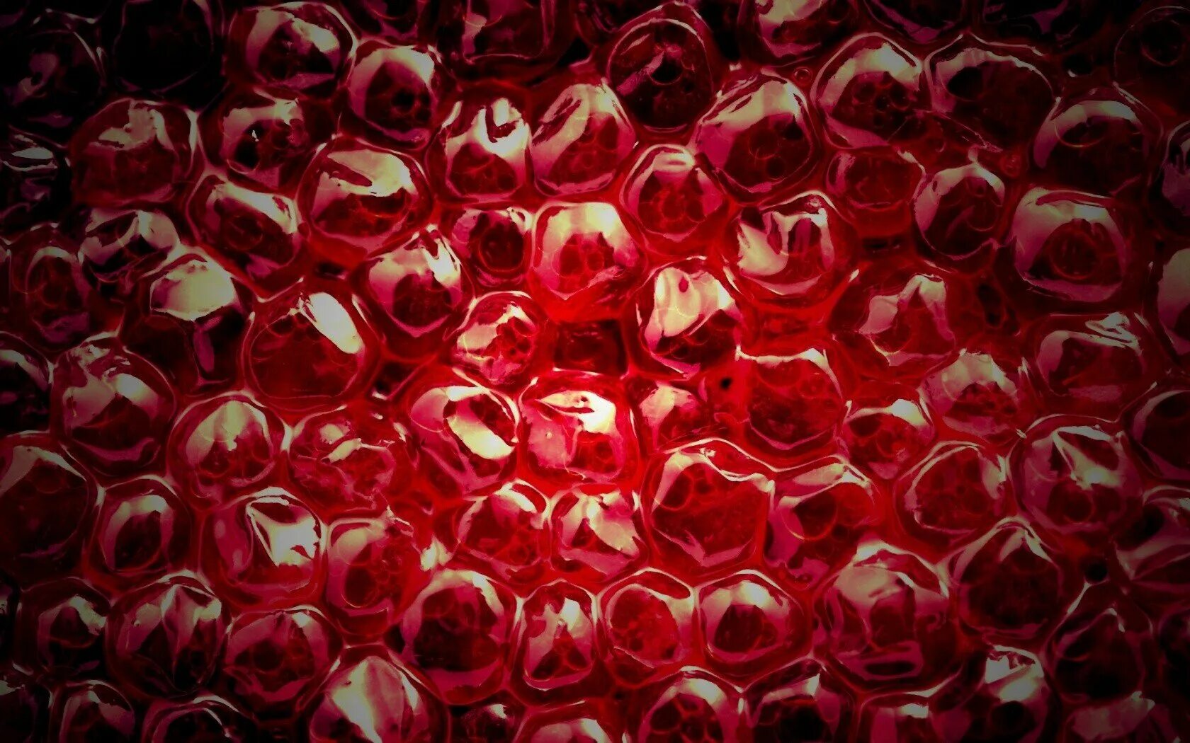 Гранатовый фон. Сине гранатовый. Гранат макросъемка. Сине гранатовый. Сине гранатовые.