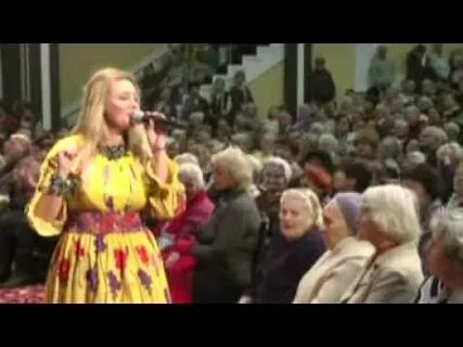 А по камушкам кто поет