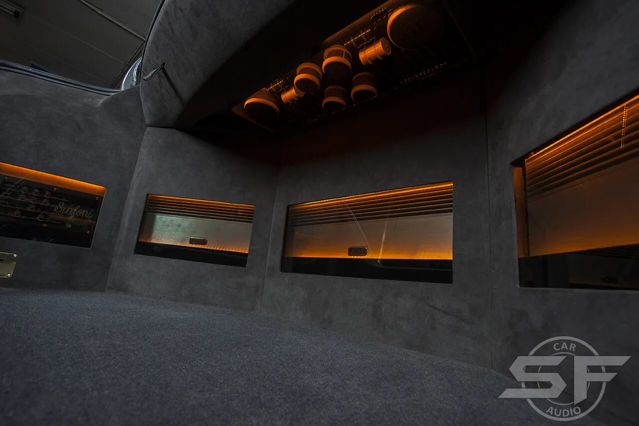 Tuning studio. Помещение для автотюнинга. Ред хаус волгоград фотостудия. Ars tuning studio, санкт-петербург. Киберкар логотип.