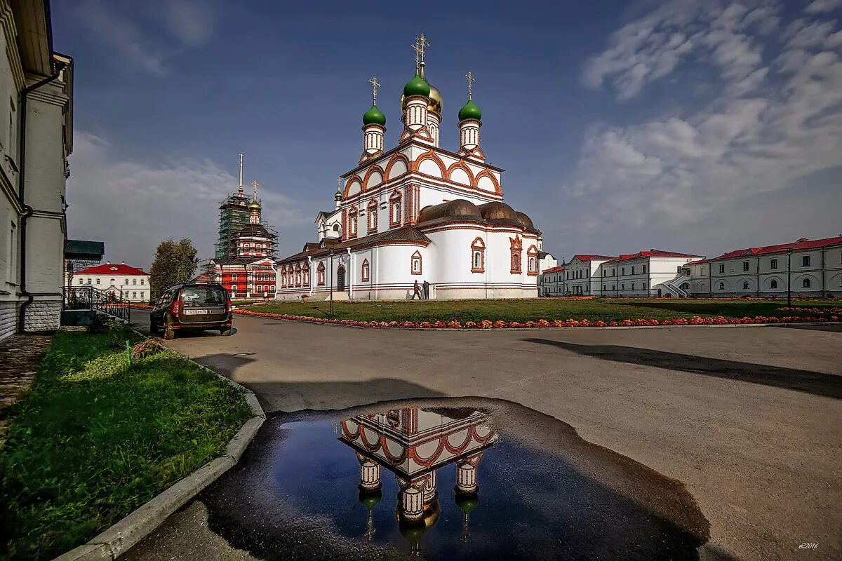 Троице сергиева варницкого монастыря. Свято-Троицкий Варницкий монастырь. Сергиев Варницкий монастырь. Варницкий монастырь Ростов Великий. Свято Троицкий Варницкий монастырь Ростов.