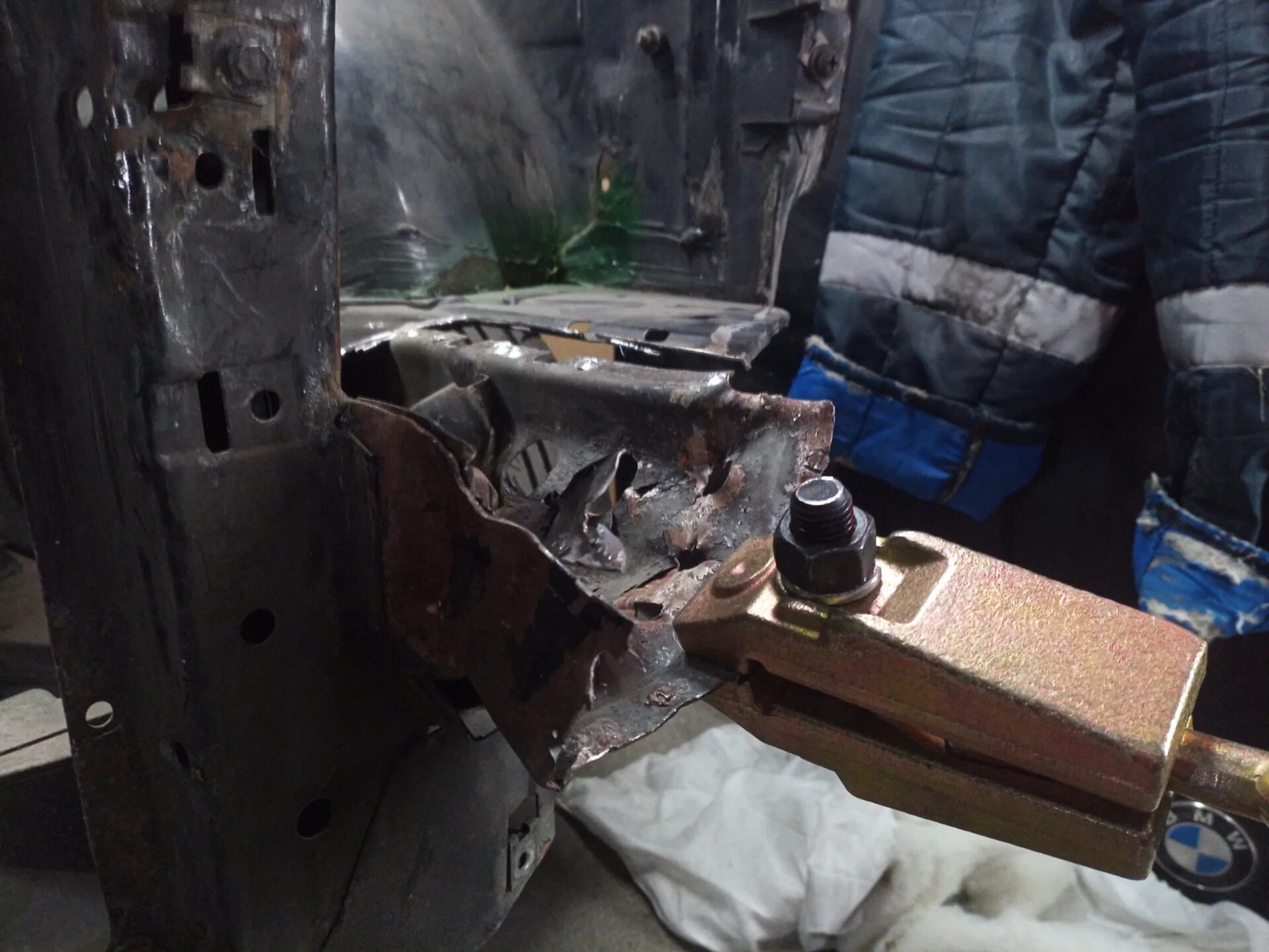 Гидравлика лонжерона bmw. Стапель для кузова ваз 2105. Вытянутый лонжерон. Вытянутый лонжерон. Вытянутый лонжерон.