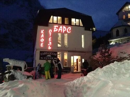 Терскол гостиница снежный барс. Гостиница барс приэльбрусье. Гостиница снежный барс приэльбрусье. Отель снежный барс терскол. Терскол гостиница снежный барс.