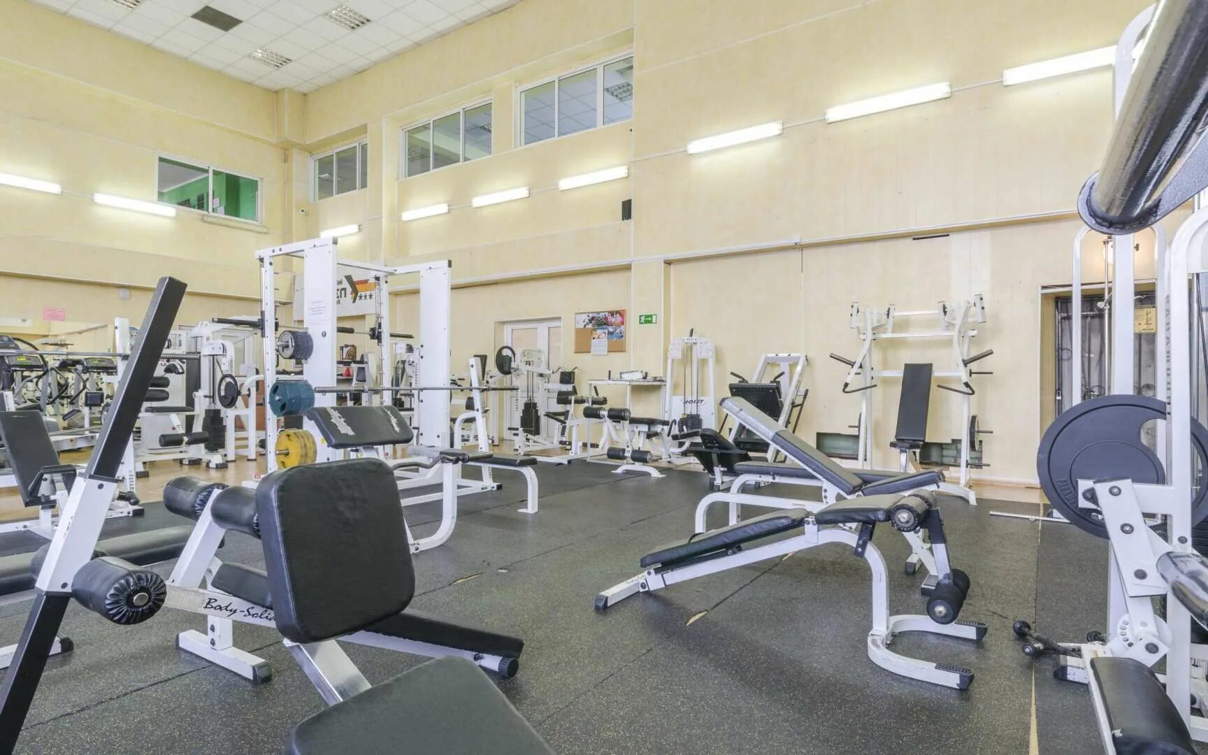 Тренажерный зал вымпел. Вымпел саранск. Зал вымпел саранск. Спортивный клуб вымпел саранск. Вымпел, саранск, улица льва толстого.