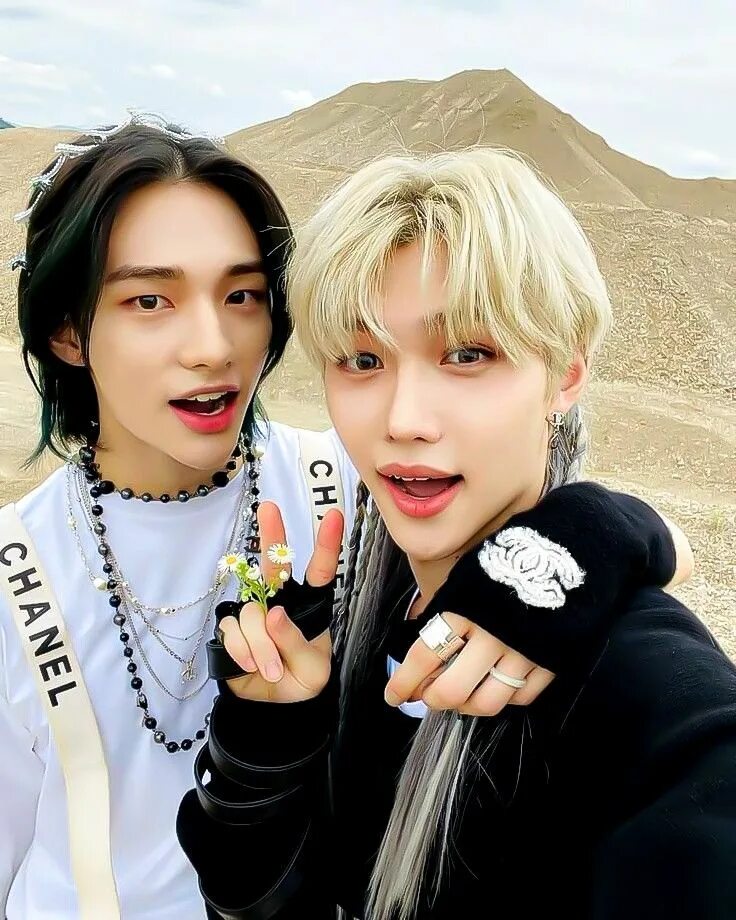Фанфики про феликса и хенджина стрей кидс. Хенджин stray kids. Хенджин stray kids 2022. Хенджин stray kids 2022. Фанфики про феликса и хенджина стрей кидс.