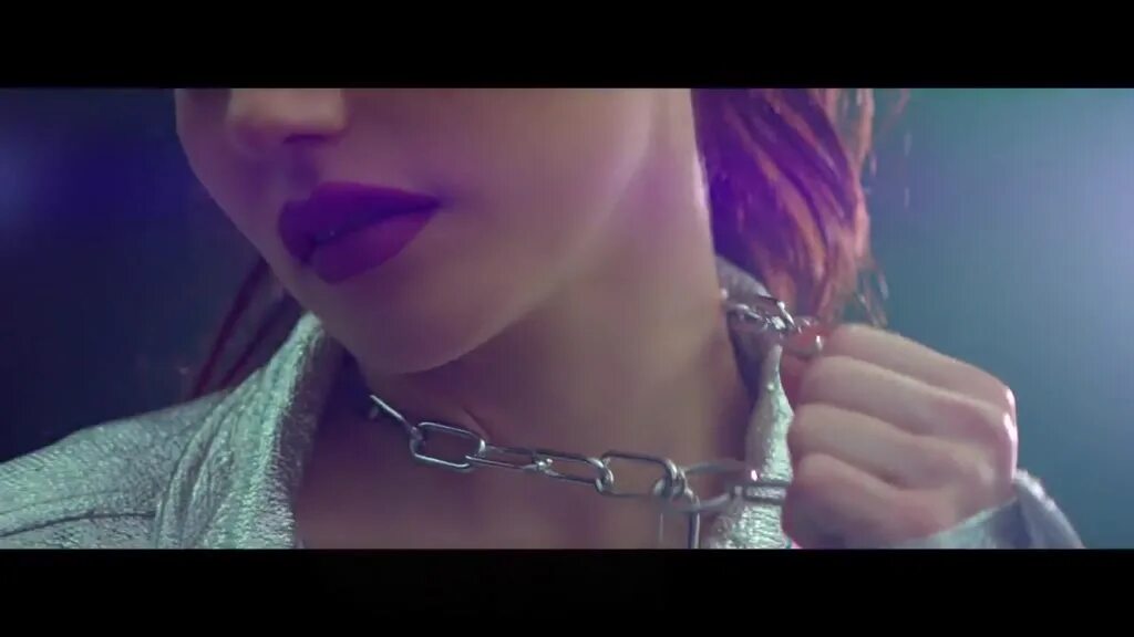 Группа тату 220. Песня на английском языке поет девушка. Песня на английском языке поет девушка. Эшли тисдейл поет. Группа little mix.