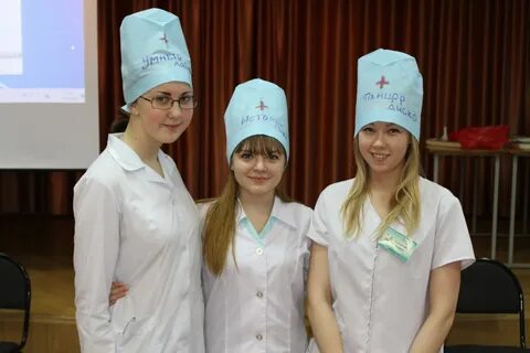 Студентка медколледжа