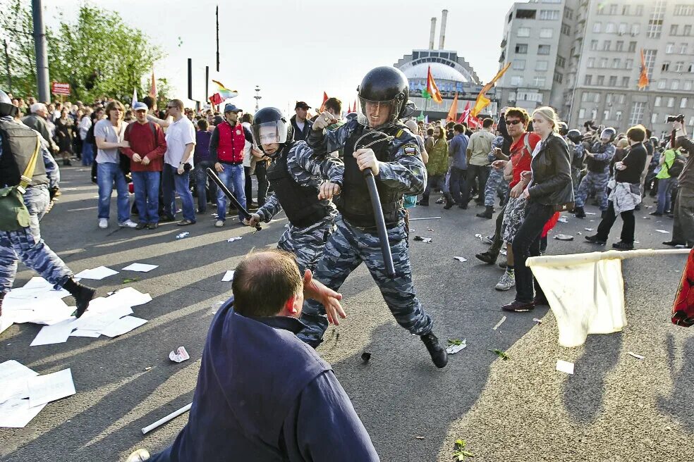Разгон митинга на Болотной. Разгон демонстрантов в России.