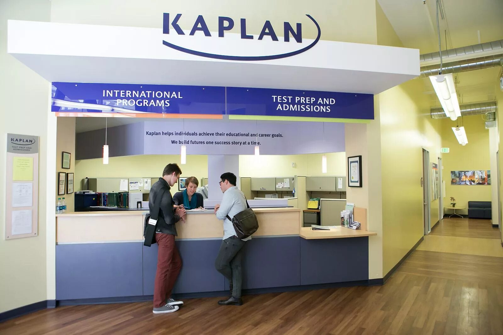 English san. Kaplan International. Kaplan International languages. Школа Каплан. Kaplan courses English.