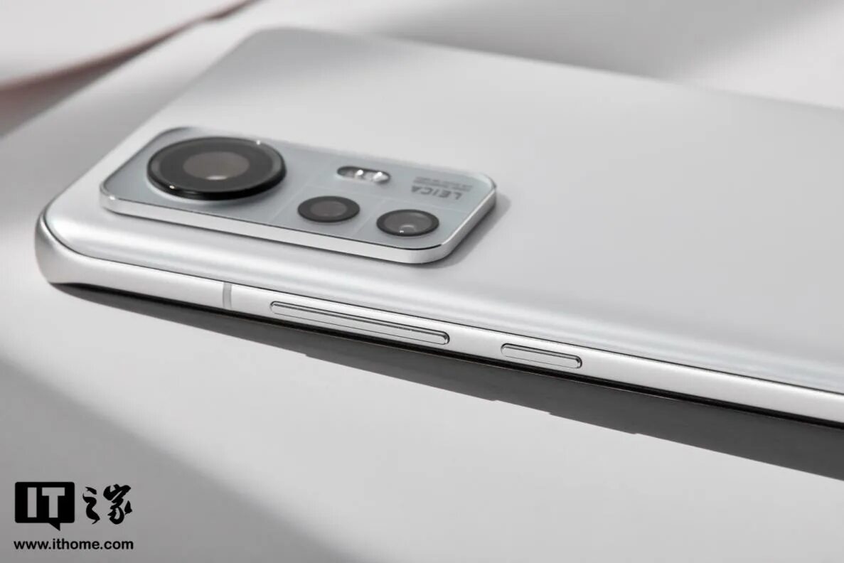 Xiaomi 12s White. Xiaomi mi 12s камера. Флагман Xiaomi компактный. Xiaomi 12 комплект поставки.