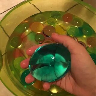 Шарики залить водой