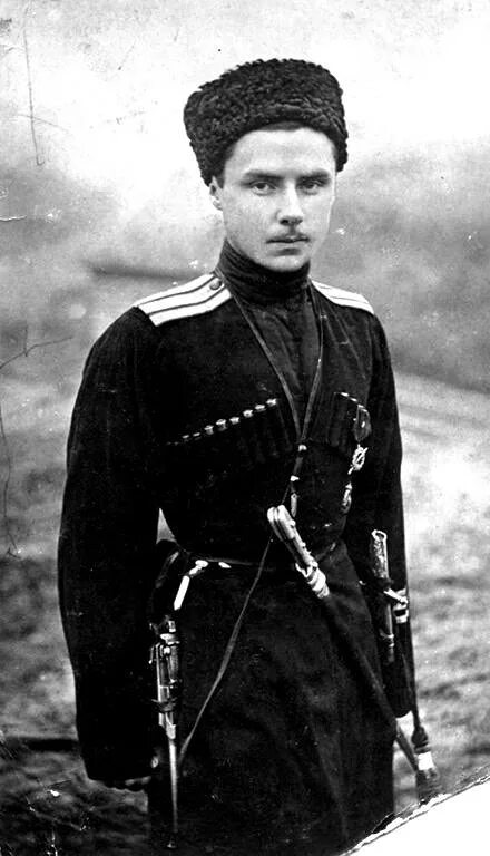 Люди Империи есаул Кубанского войска С.А.Тимофеев. Фотография снята в Турции 7 м
