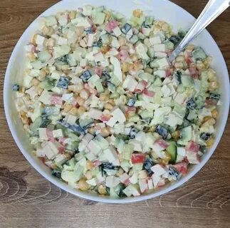 Салат с крабовыми палочками консервированным огурцом