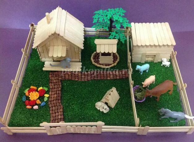 Макет домашние животные. Деревенский дворик в детском саду. Ферма для детей без животных. Баннер деревня. Подворье игра.