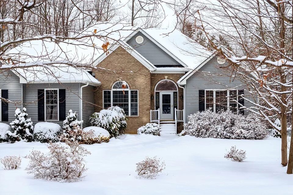 Cabin, Outdoors, Treehouse on Instagram: "Snow is here, who would like to stay i