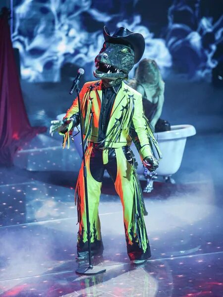 Шоу маска америка крокодил. Крокодил все выступления шоу. Крокодил все выступления шоу. The masked singer крокодил. Крокодил все выступления шоу.