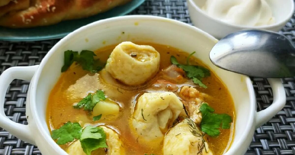 Суп с галушками на курином бульоне. Суп галушки рецепт классический пошаговый. Суп с галушками. Суп с галушками. Пшенные галушки.