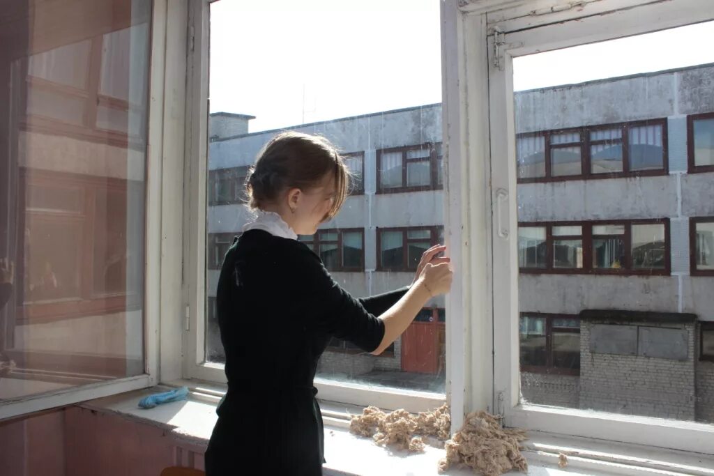 173 школа девушка с окна