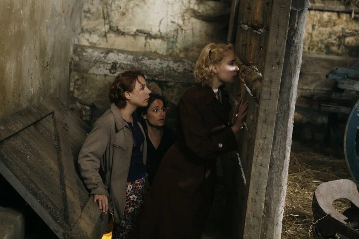 женщины-агенты фильм 2008 мария. холли берри 2004. чудо женщина 2017 кадры. эми адамс и джулианна мур. холли берри 2004.