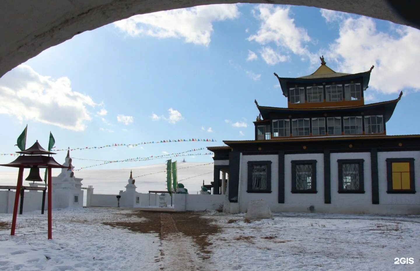 Степной дворец. Бурятия храм дацан. Степной кочевник улан-удэ этнокомплекс бурятия. Улан-удэ монастырь дацан. Степной дворец.