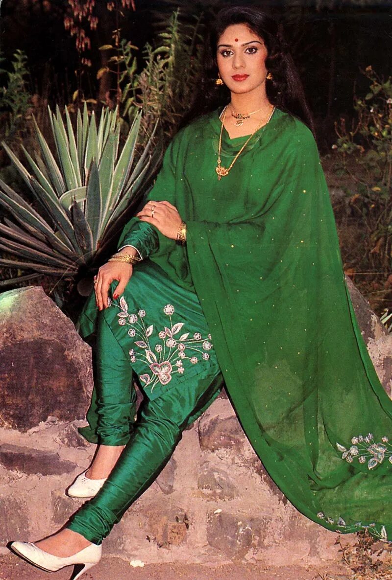 рекха и амитабх баччан. айшвария рай и шахрукх кхан влюблённые. Meera jasmine. влюбленные индийский. индийские 90.