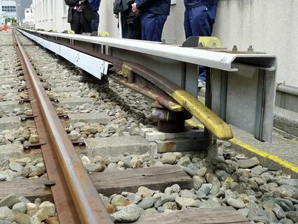 Контактный рельс в метро