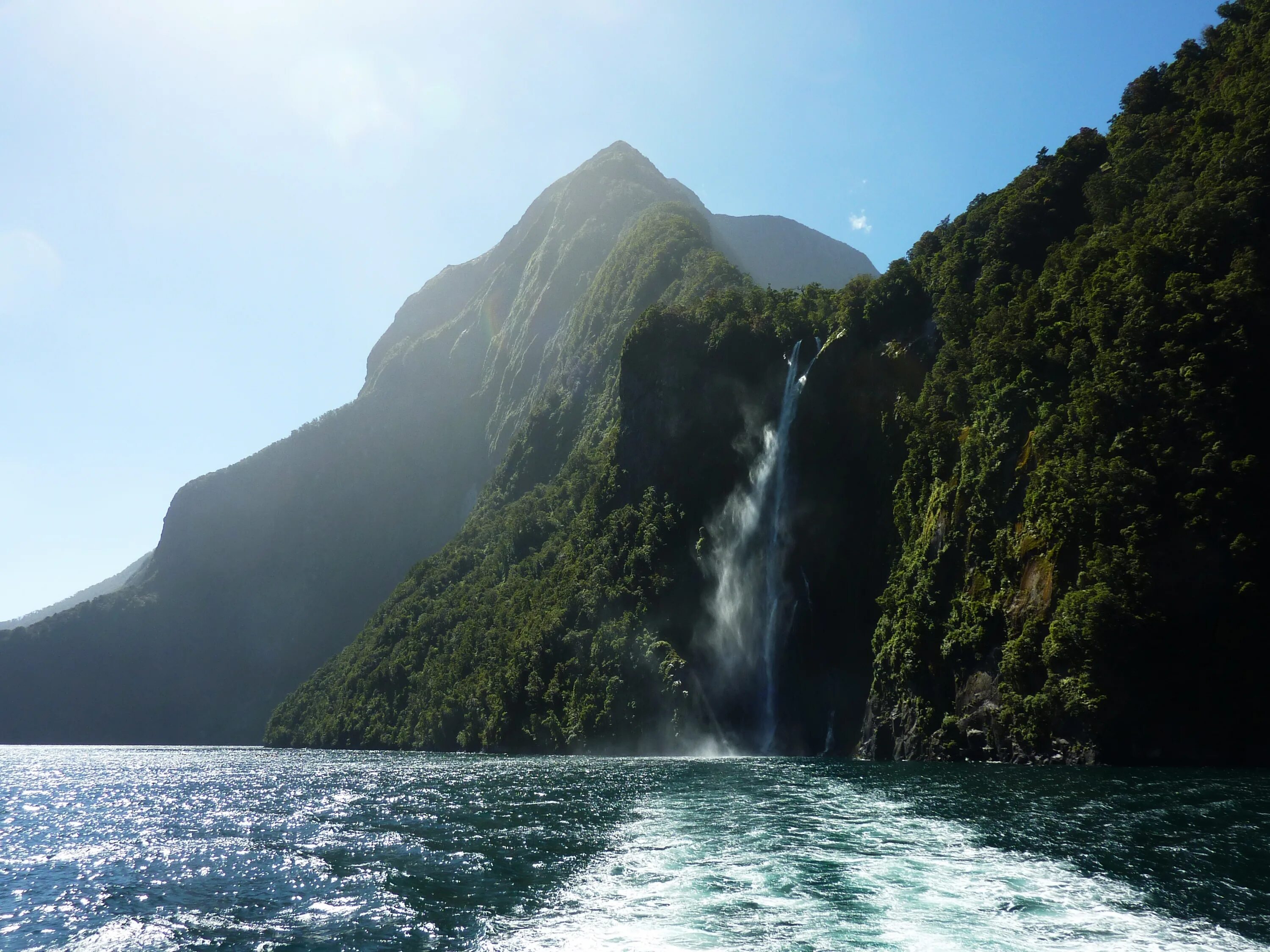 New zealand two islands. Новая Зеландия Южный остров. Новая Зеландия Южный остров фото. Горы Южного острова новой Зеландии. Новая Зеландия (острова новая Зеландия).