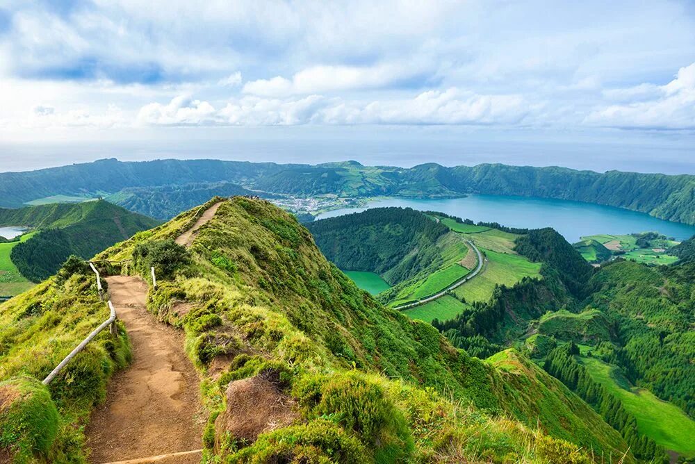 Azores airports handle more passengers in July than pre-pandemic - ECO News