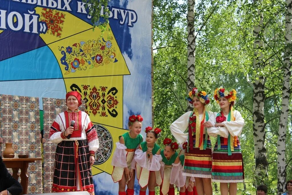 Конкурс сценариев россия. В семье Единой Елецкий район. В семье Единой фестиваль. Елецкий район фестиваль национальных культур. Фестиваль в семье Единой Елецкий район.